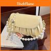 Clutch aus PU-Leder mit Kettenverzierung und Perlenapplikationen – das perfekte Accessoire für jeden Tag