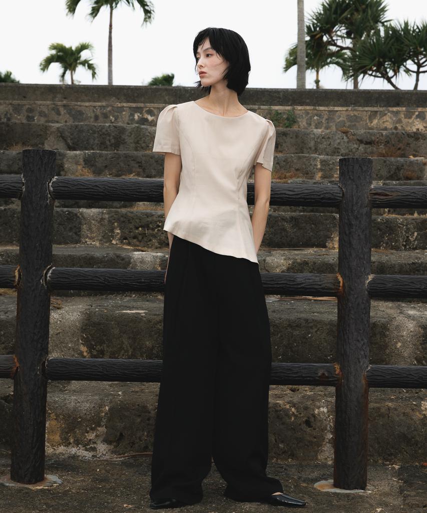 DEHEVE Unbalanced Frill Blouse [Beige]