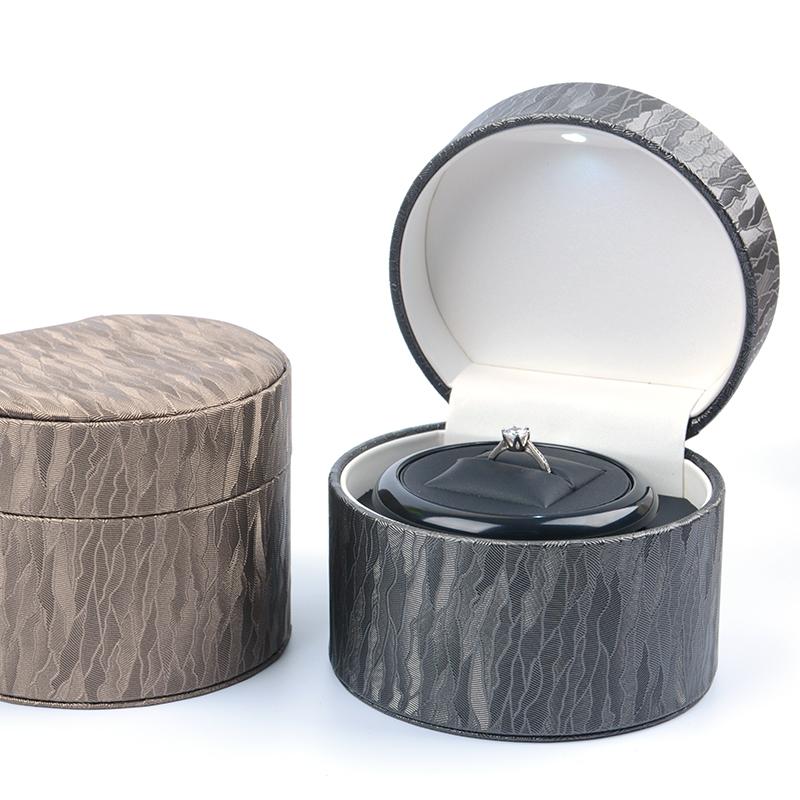 Luxury Rotating Ring Box Display Stand with White LED Light Wedding Rings Box Professional Diamond Ring Displays Jewelry Storage