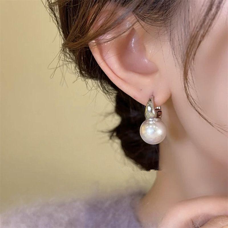 Exquisite Pearl Drop Earrings: Versatile, Fashionable, Luxurious Design for Women