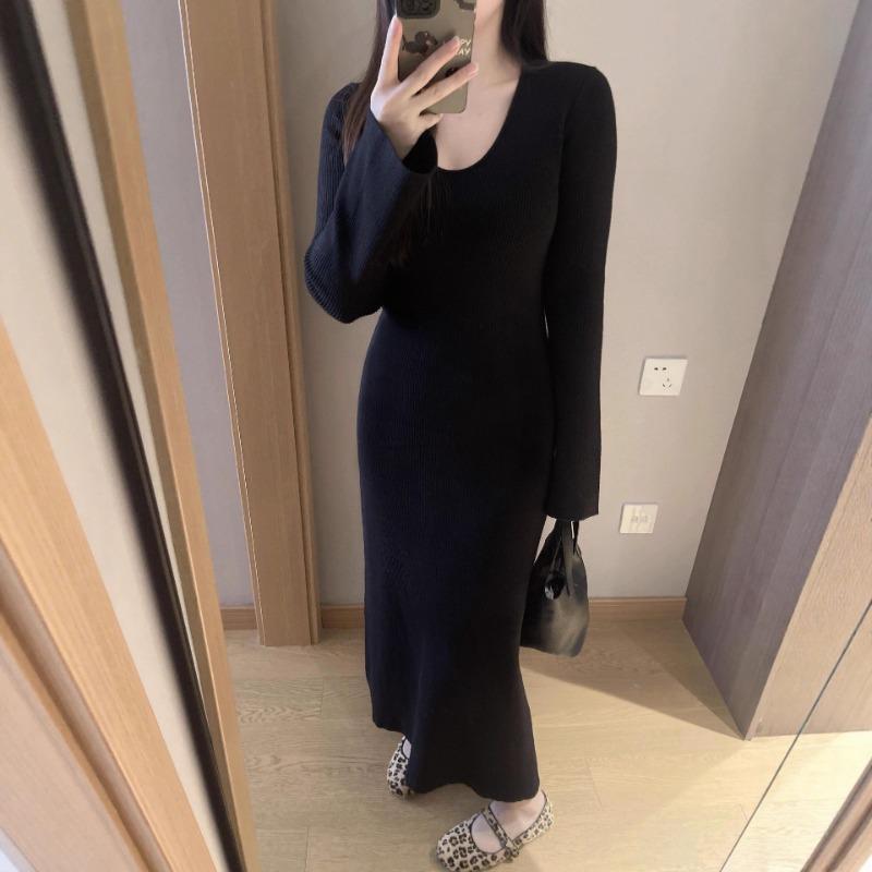[] V-neck knitted dress, autumn and winter slim-fitting temperament, bottom flared sleeve sweater, long skirt