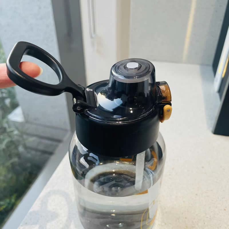 700ml/23.67oz Hot and Cold Resistant Large Capacity Plastic Portable Sports Water Bottle With Straw and Capacity Scale