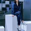 adidas Pantaloni della tuta in maglia Originals da donna Indaco GM5376