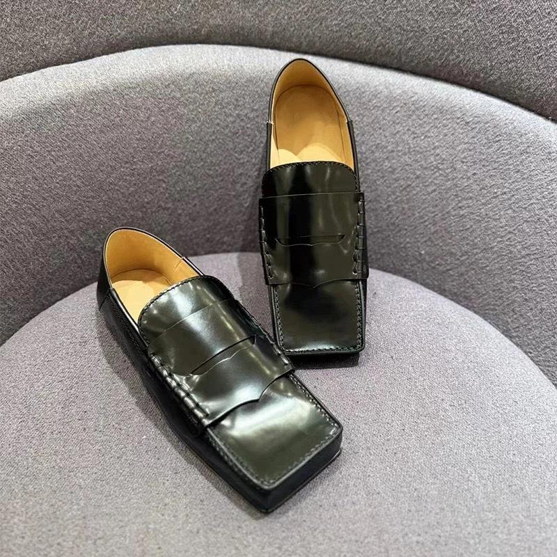 

Leather niche design square head flat bottom one pedal loafers women s 2025 spring new fashion small leather shoes single shoes 40 чёрный