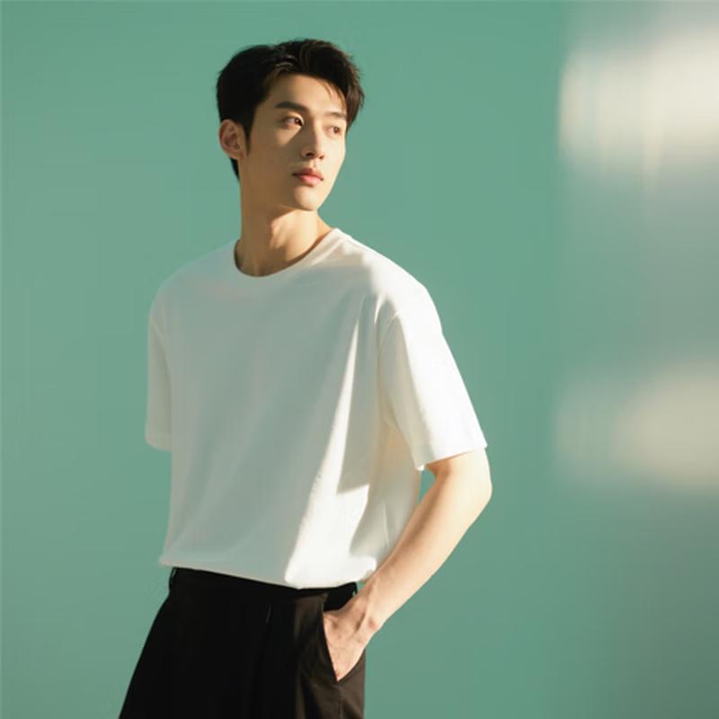 

Тяжелая футболка с коротким рукавом из 60S гребенного хлопка SORONA S