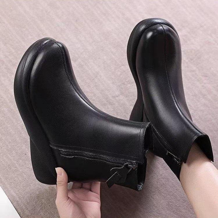 Thick-soled Muffin Short Boots Women's 2025 Autumn and Winter New Soft Leather Round Head Flat Bottom Velvet Warm Casual Temperament Martin Boots