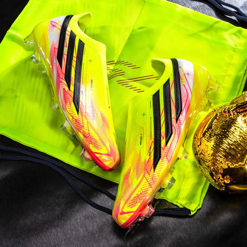 Scarpe da Calcio Basse Elettroplaccate per la Coppa del Mondo per Uomo e Donna con Tacchetti Lunghi per Allenamento sull'Erba
