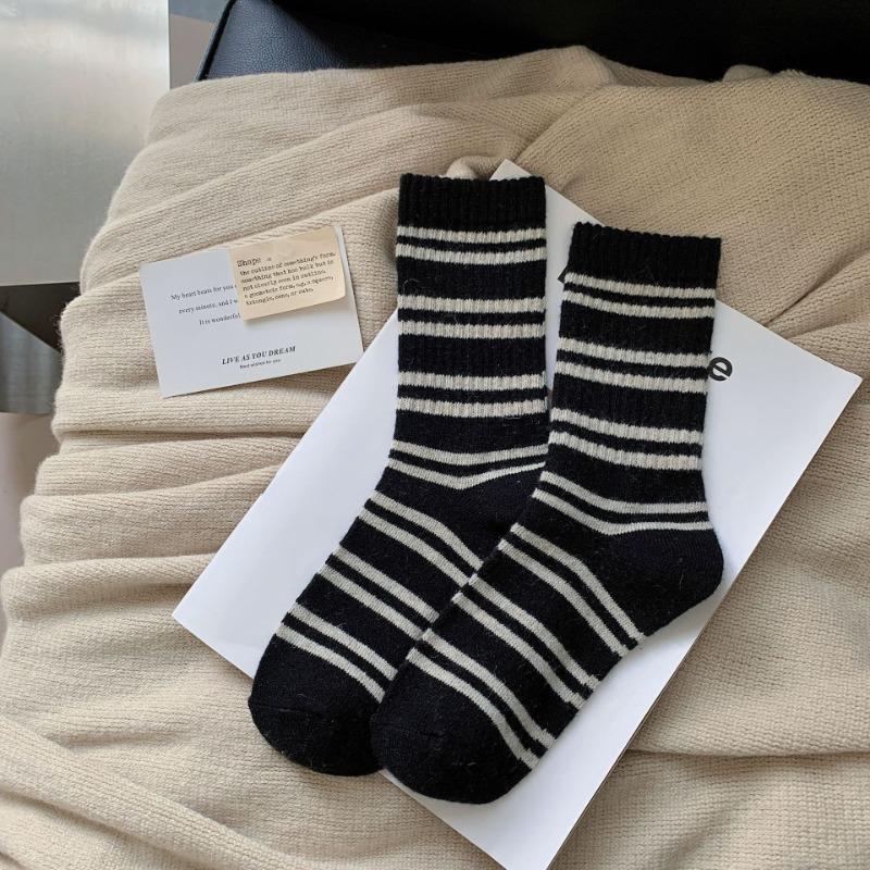 Ladies Autumn Winter Thickened Warm Irregular Striped Wool Medium Tube Pile Socks