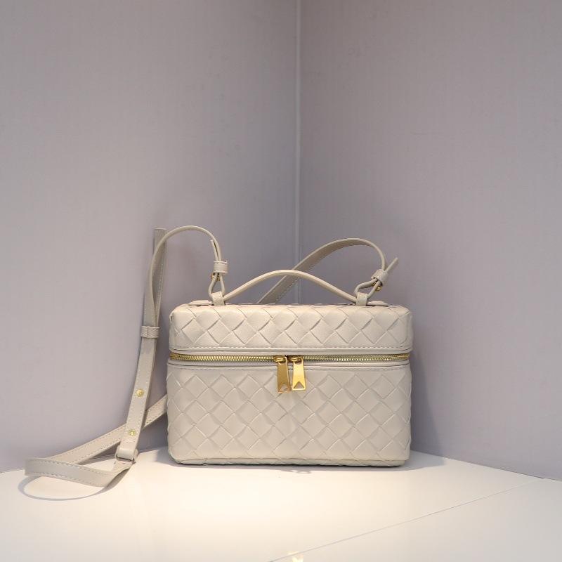 

24 New Vanity Case Hand Woven Makeup Bag Mini Rope Lunch Box Leather Crossbody Handbag Length, Width, and Height 20 x 7 x 13cm off білий колір