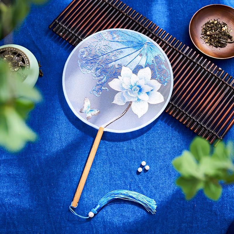 

Вышитый круглый веер в старинном стиле – классический китайский аксессуар для танца фей для ханьфу или чонсама