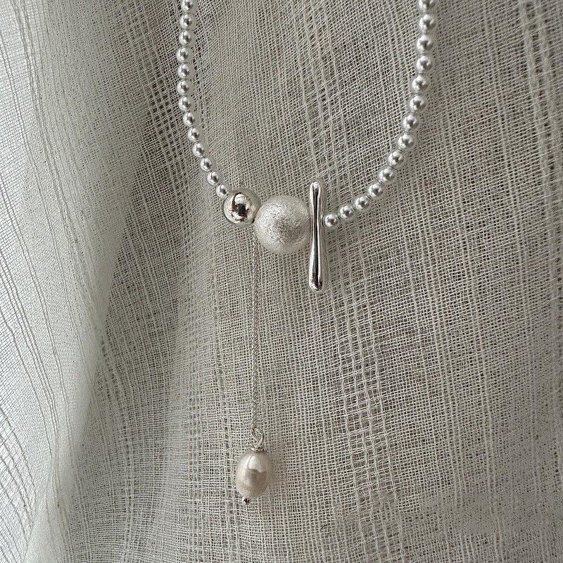 Irregular pearl ball pendant necklace niche retro temperament collarbone chain light luxury versatile fashion jewelry