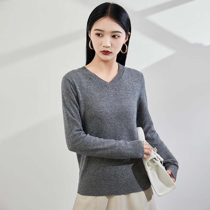 2025 Autumn/Winter Women's V-neck Slimming Cashmere Sweater - Versatile Solid Knit Base Layer