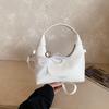A Stylish and Fashionable Single-shoulder Crossbody Bag with A Luxurious Texture for Commuting To Work.