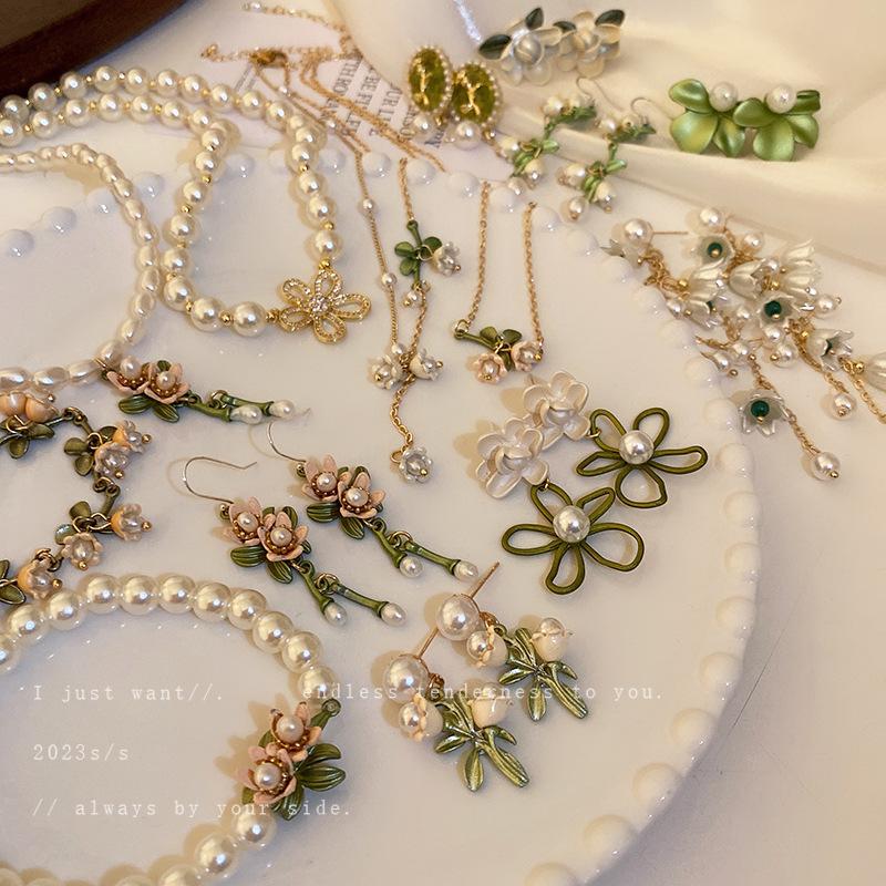 Mori small fresh lily of the valley flower fringed pearl necklace temperament collarbone chain girl heart sweet necklace