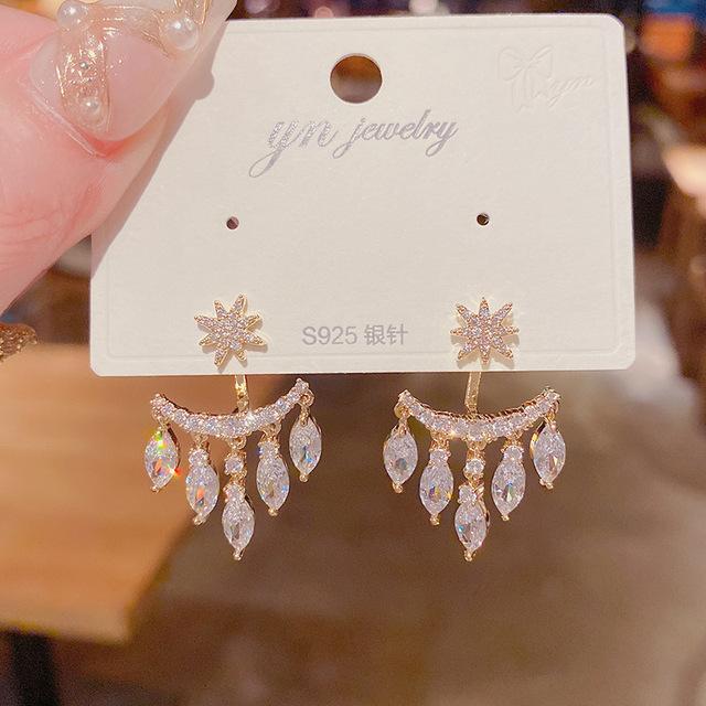 

Новый стиль, элегантные цирконовые застежки-вишни, 2023, онлайн, красный дизайн, новый стиль, серьги, темперамент, легкие, роскошные серьги, оптовая продажа