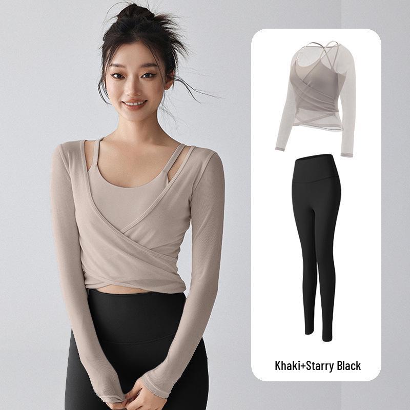 Women's Long Sleeve Yoga Set with Padded Top for Pilates Training