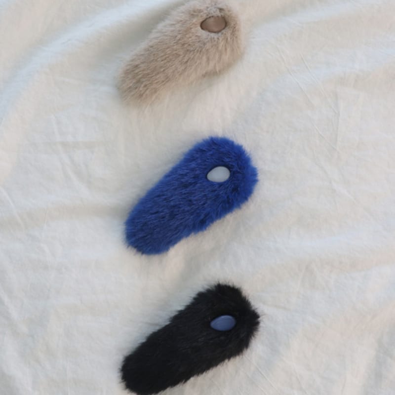 

APIOH FUR HAIRPIN black