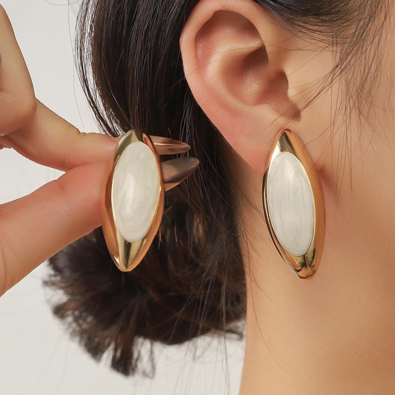 Exaggerated White Imitation Zircon Stud Earrings for Women Vintage Metal Six Petal Flower Temperament Earrings Wedding Zircon