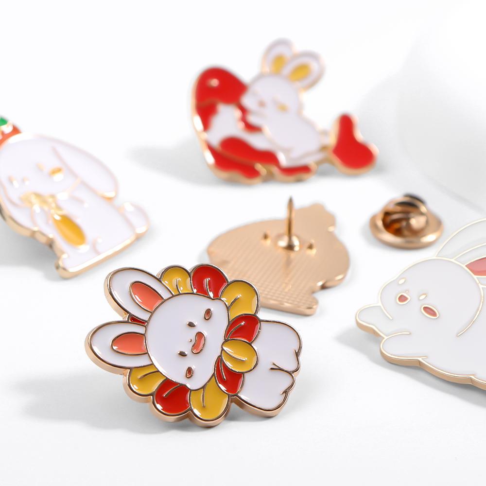 1/4pcKoi Rabbit Brooch Cartoon Kiss Rabbit Badge Cute Sweet Girl Sweater Corsage Dress School Bag Buckle Pin