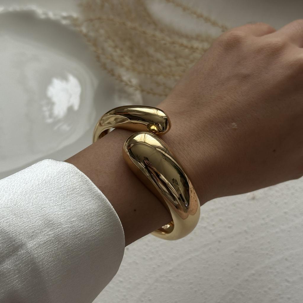 Meter Sense Fashion Trend Alloy Smooth Water Drop Hug Bracelet, Irregular Hollow Winding Ring