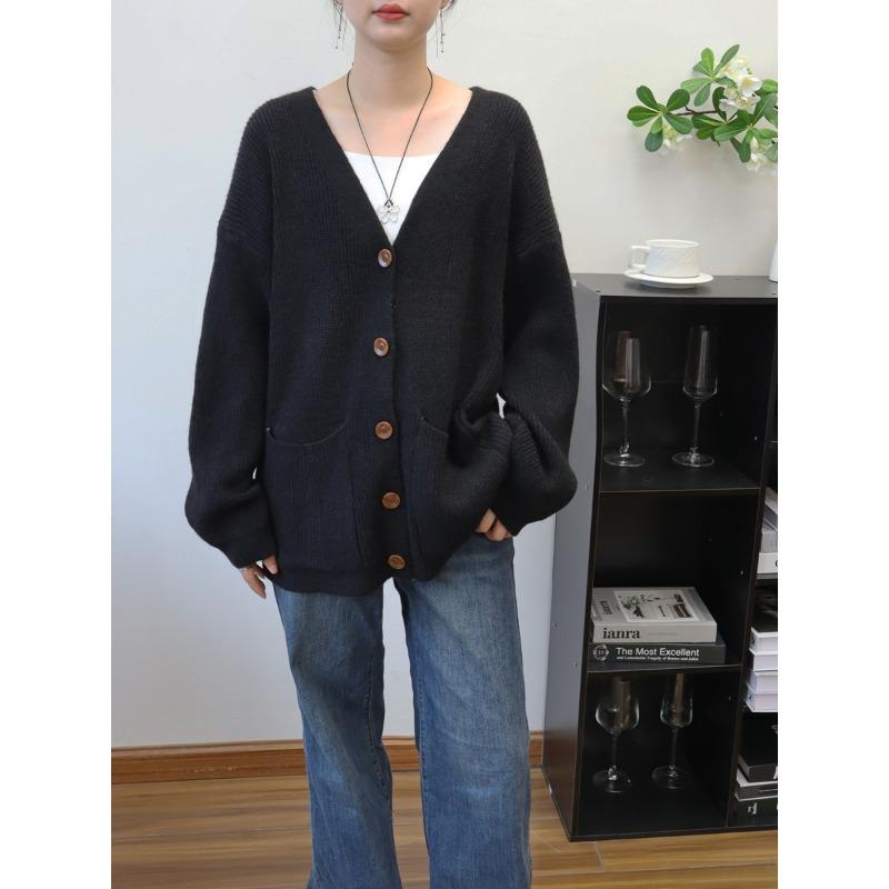 Autumn and winter new retro loose lazy wind knitted cardigan V-neck high-end sweater jacket women