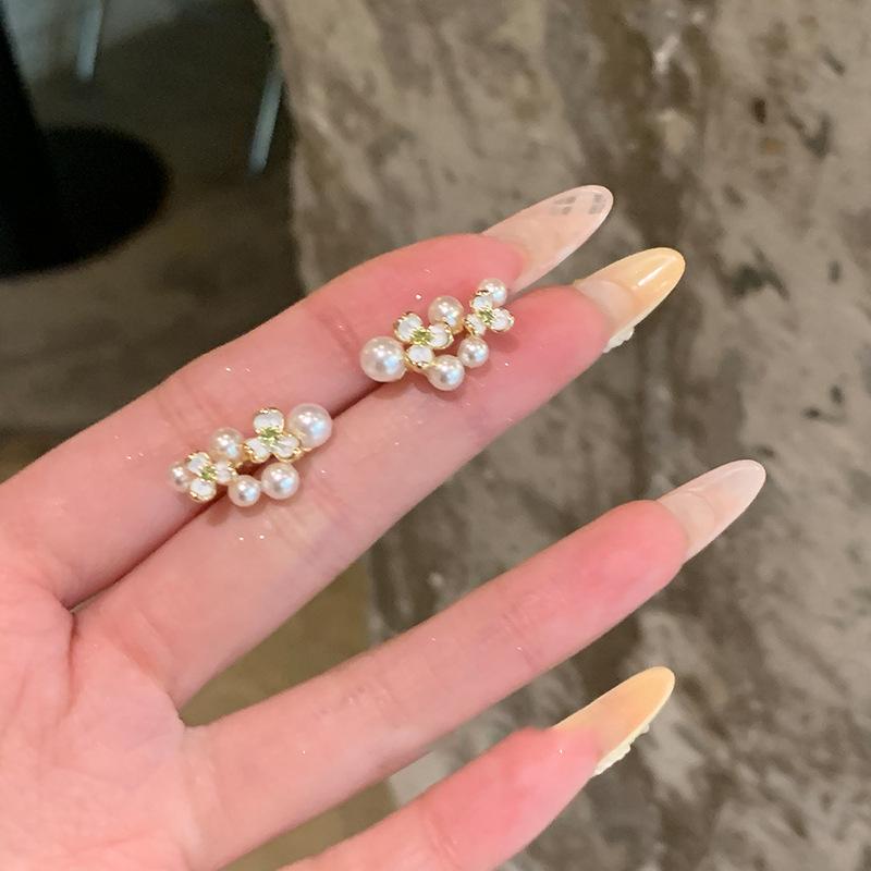 Zir*****il drop flower pearl stud earrings light luxury earrings daily simple earrings women