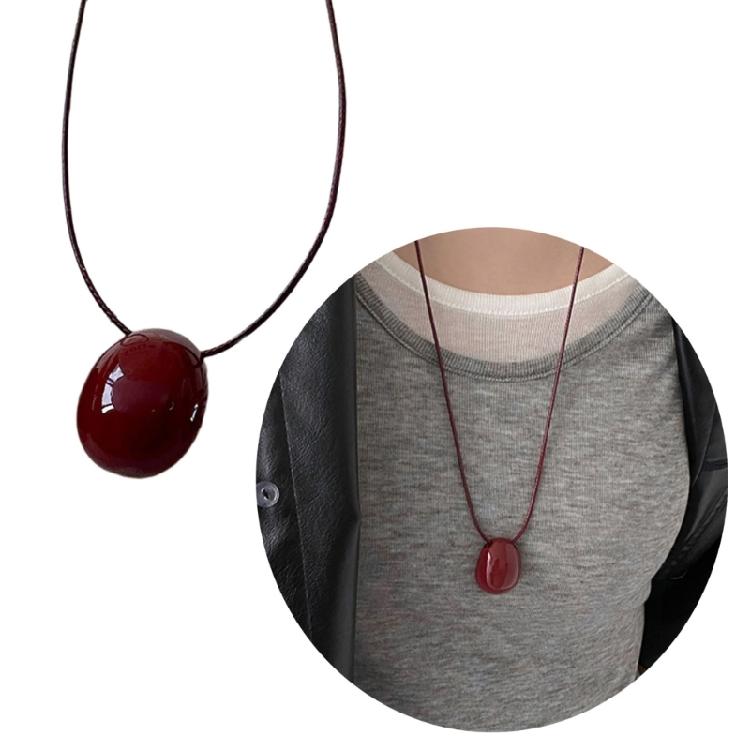 Women Modern Geometric Oval Pendant Necklace Adjustable Length Necklace Stylish Sweater Chain Perfect for Everyday Wear