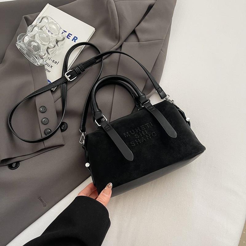 Vintage matte bag women's 2025 new commuter versatile messenger bag premium sense portable Boston bag pillow bag