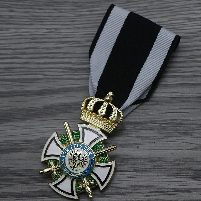 Прусский Рыцарский Орден Гогенцоллернов с Двумя Мечами - Реквизит для Фильмов и ТВ золотой