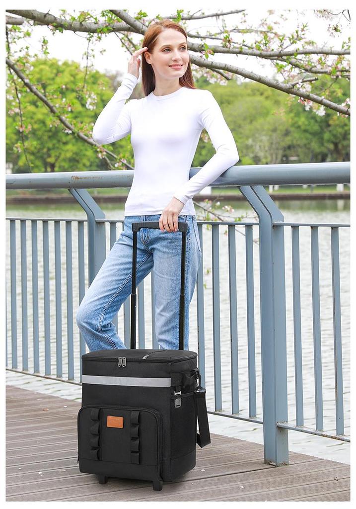 Available Large Capacity Portable Insulated Cooler Bag with Pull Rod for Fresh-Keeping and Outdoor Activities