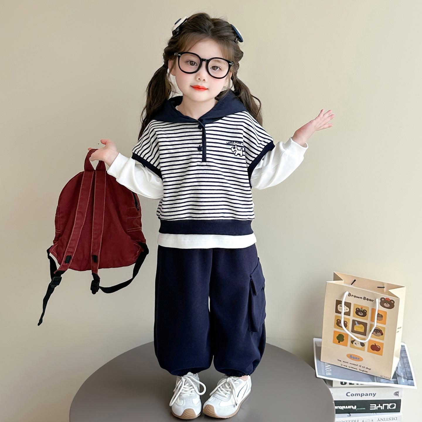 

Autumn 2025 Stylish Girls Striped Sporty Three-Piece Set 120 cm