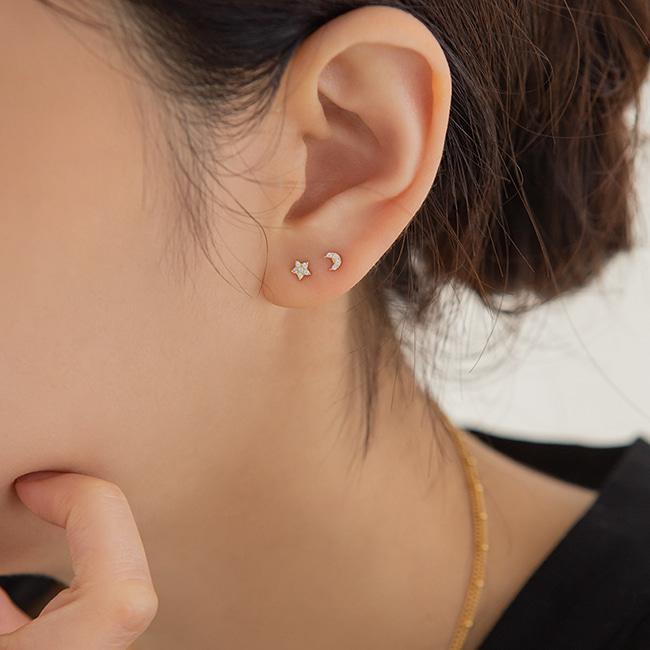 Lunne 14K Asymmetrical Mini Crescent Star Cubic Earrings (14K Gold) #Es26