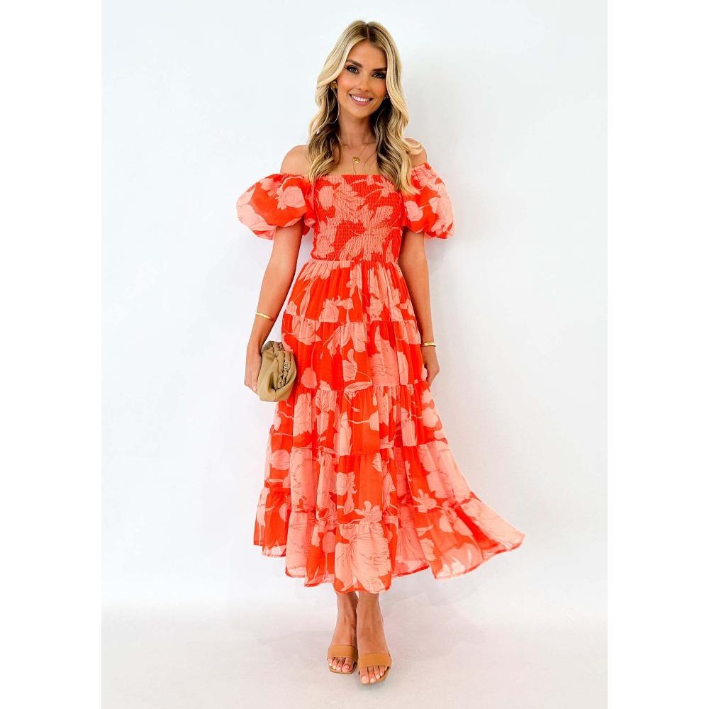 Letnia sukienka z dekoltem łódkowym i bufiastymi rękawami