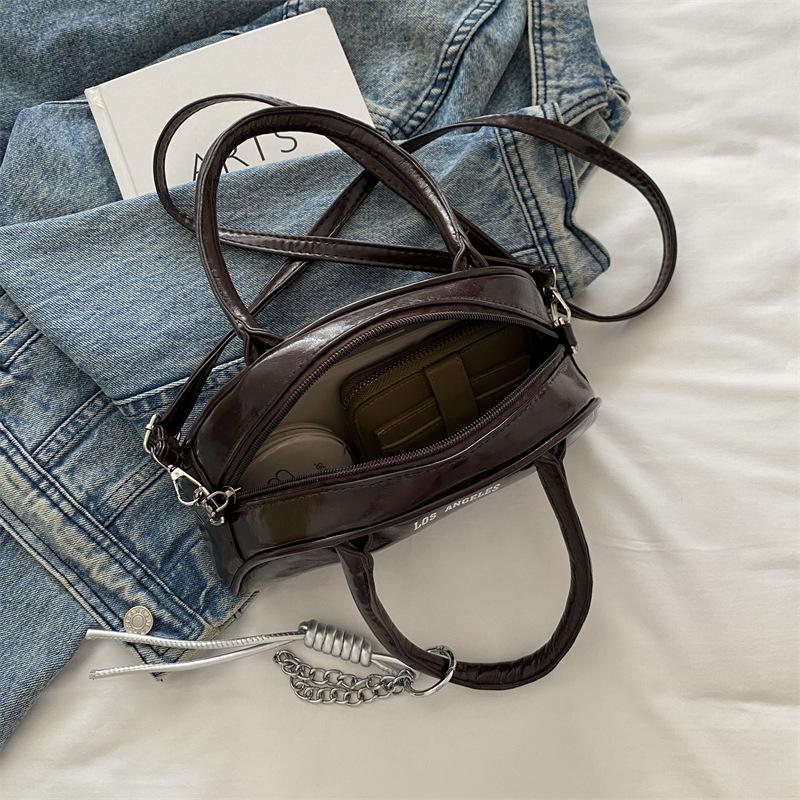 American retro portable bowling bag women's 2025 autumn and winter new fashion saddle bag versatile shoulder messenger bag