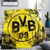Borussia Dortmund, wzór Koc flanelowy, Wysoka jakość, Wygodny na każdą porę roku, Wystrój domu, Ciepło i komfort, Idealny na prezenty.