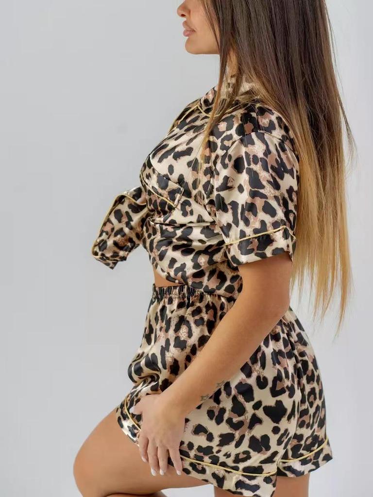 Europäischer Stil Herz Leopardenmuster Eisseide Pyjama Cardigan mit langen Ärmeln und Hose für Frühling und Herbst