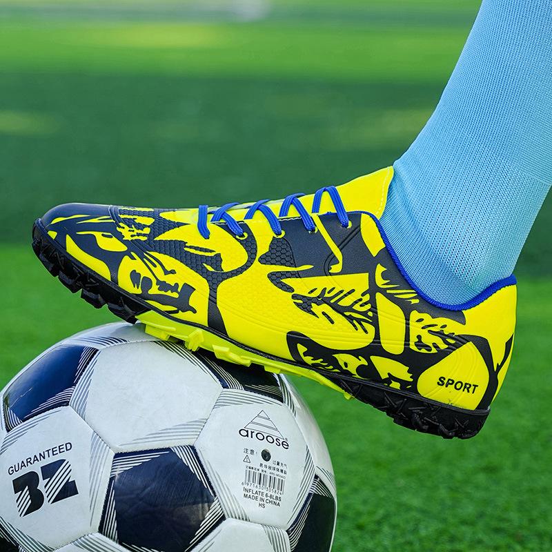 Kall Stick Spot Barnfotbollsskor Trasiga Naglar Pojkar och Flickor Spel Långa Naglar Ungdom Halkfria Sportskor