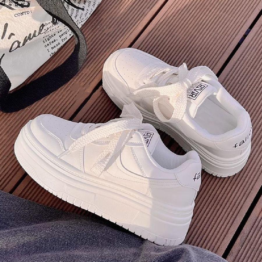 Pantofi versatili cu talpă groasă și albi pentru femei 2025, pantofi sport respirabili noi de vară pentru femei, pantofi de skate ușori de nișă
