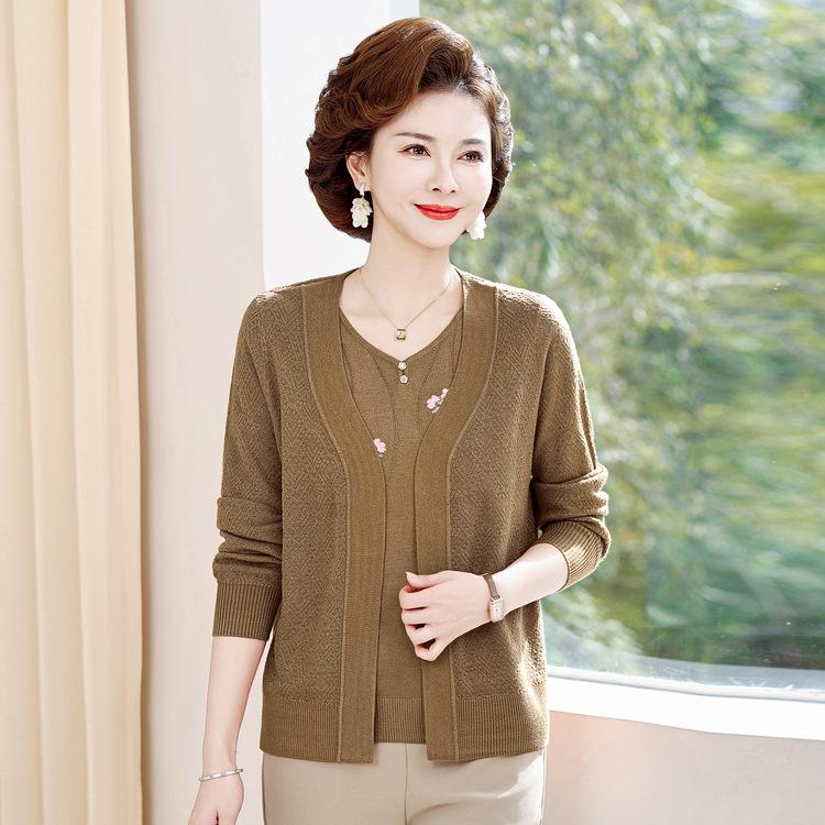 High-end Large-size Middle-aged and Elderly New Spring Embroidered Short-sleeved Fashionable Knitted Cardigan Two-piece Top