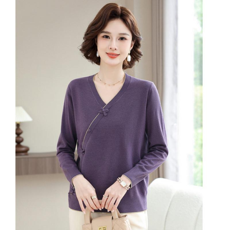 Middle-aged and Elderly Women's Autumn Short-sleeved High-end Ice Silk Tops, Thin Medium-sized Mother Clothes, and New Spring Clothes Shirts.
