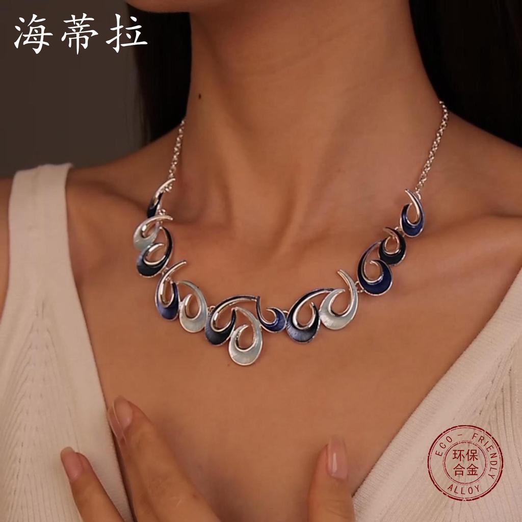 New color-coated geometric hook jade necklace, fashionable and high-end women's geometric hollow versatile necklace