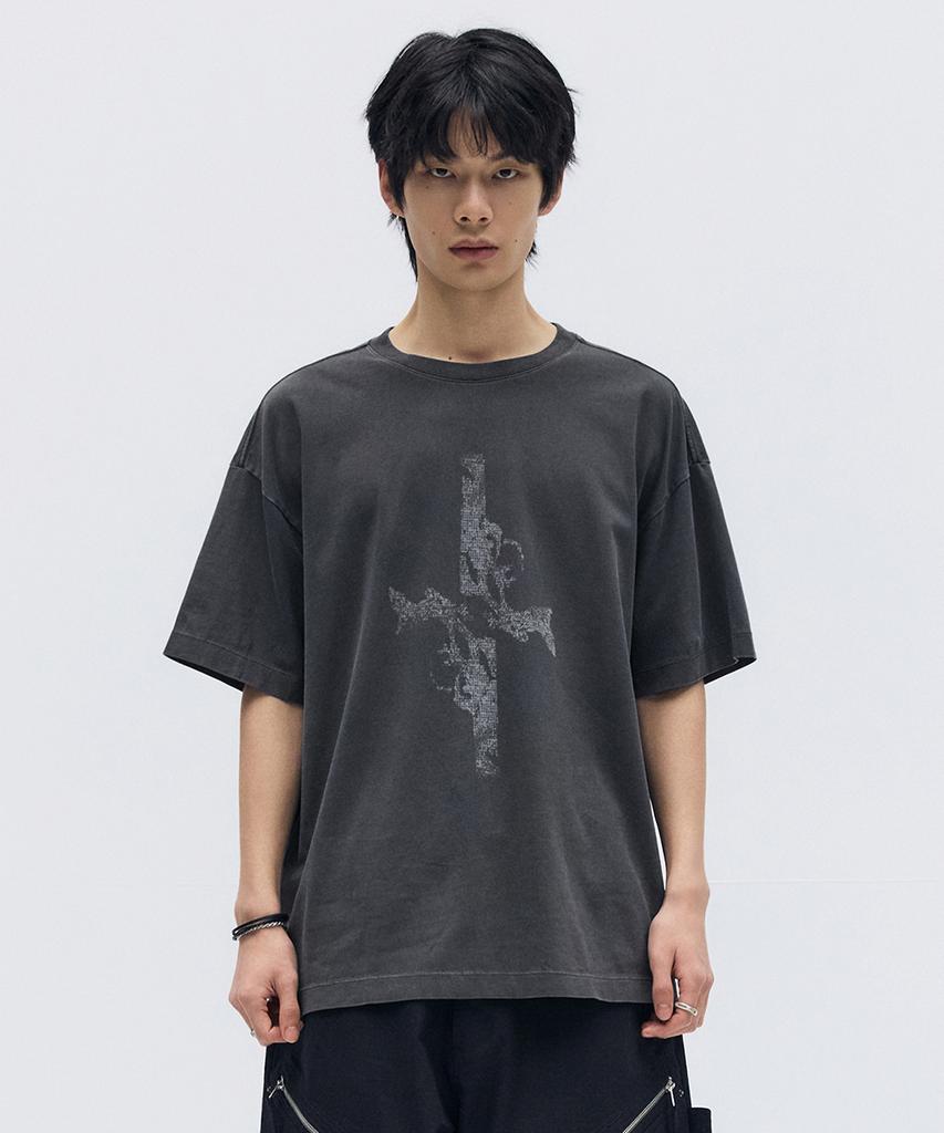 MAISON MINED Cross Gun Graphic Half T Charcoal