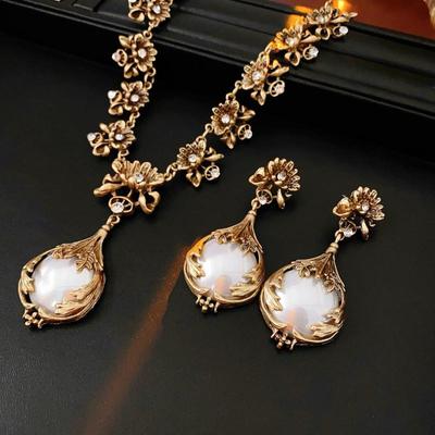 1 juego de pendientes de lujo estilo medieval vintage con colgante de flores de circonita y collar retro de perlas, regalo de joyería para mujer.