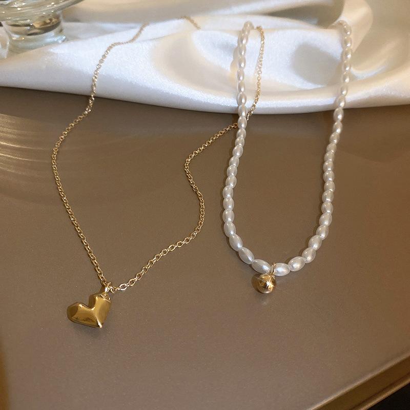 Butterfly Irregular Pearl Necklace Medieval Vintage Temperament Collarbone Chain Versatile High-end Jewelry