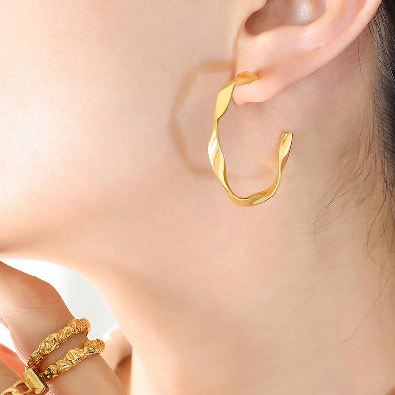 Roman Designer Twisted Wire C-Shaped Earrings, Titanium Steel with 18K Gold Plating, Personalized Design, Versatile Temperament.