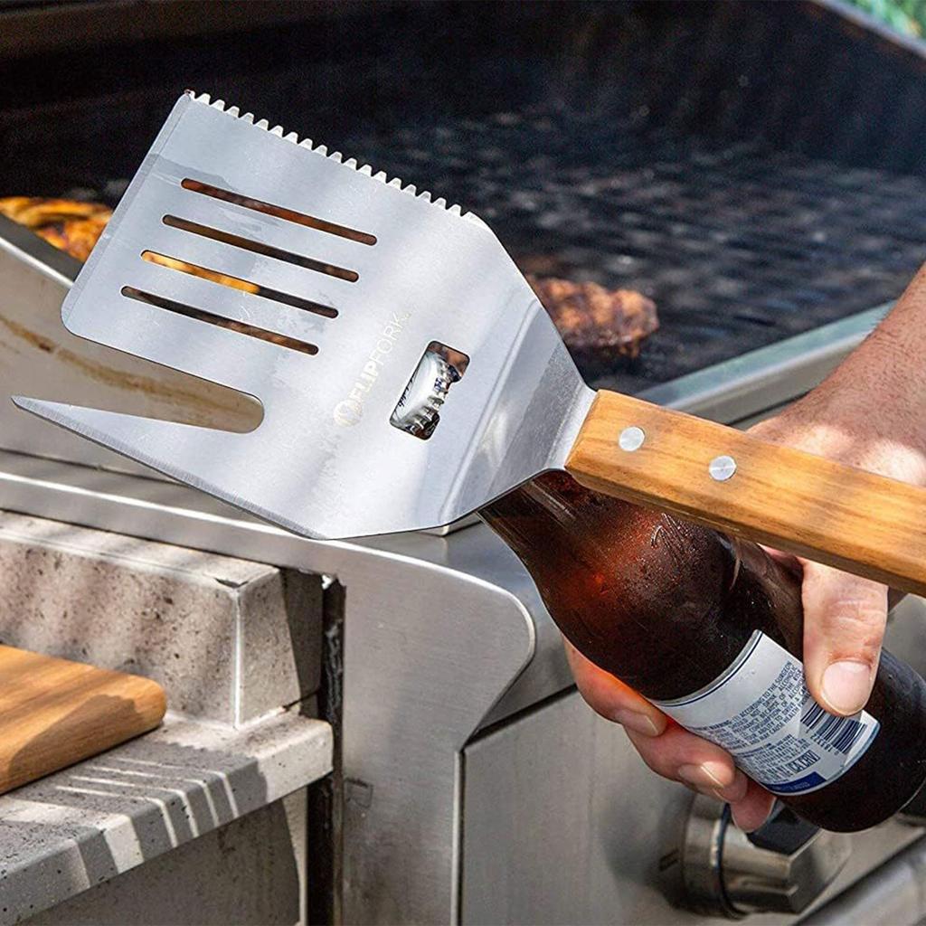 5-in-1 Grillspatel mit Messer, Gabel, Flaschenöffner und Wender, BBQ-Werkzeuge. Ein Grillzubehör-Set für Outdoor-Grills. 18 Zoll BBQ-Schaufel