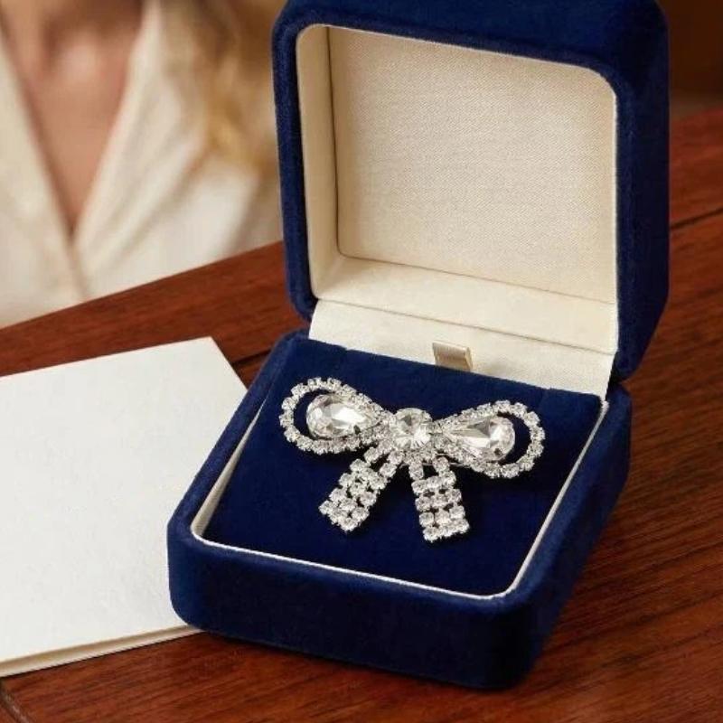 Elegant Bowknot Pin for Women - Crystal Brooch, Versatile Sweater and Suit Lapel Pin, Perfect Jewelry Gift for Friends and Mom