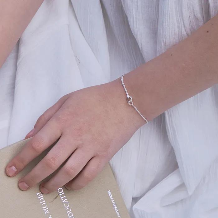 Aube Ring Chain Bracelet. BB1568