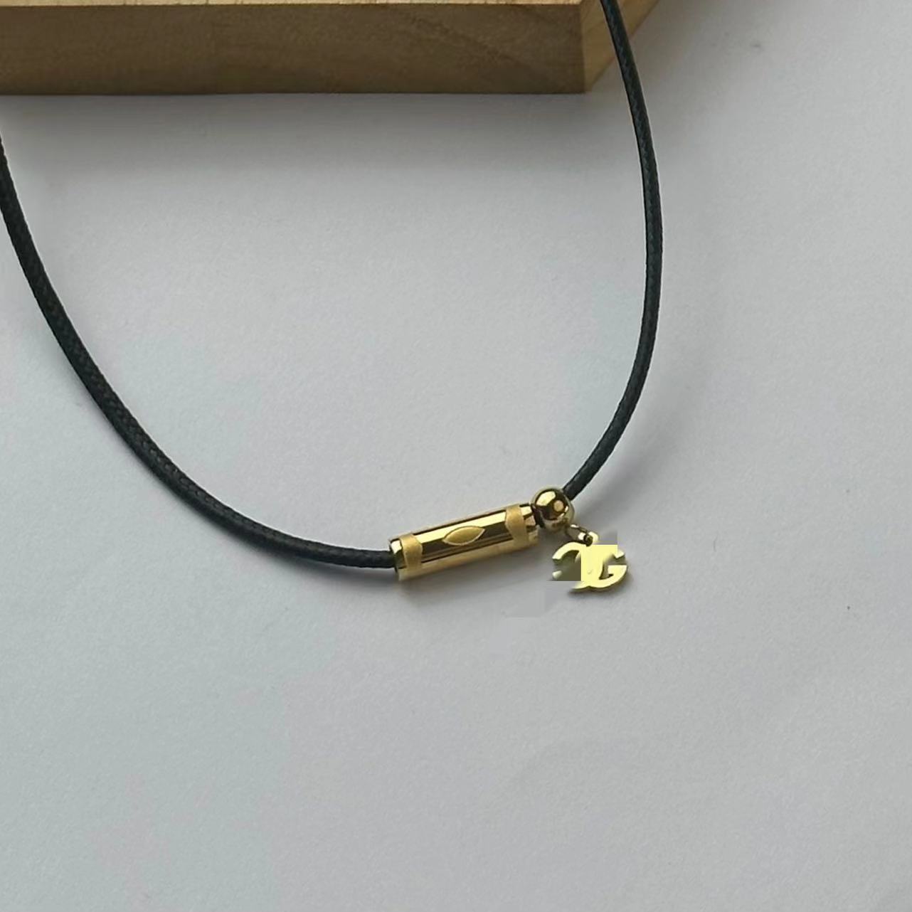 

Fashionable small fragrant pendant handmade weaving firm black clavicle sweater chain