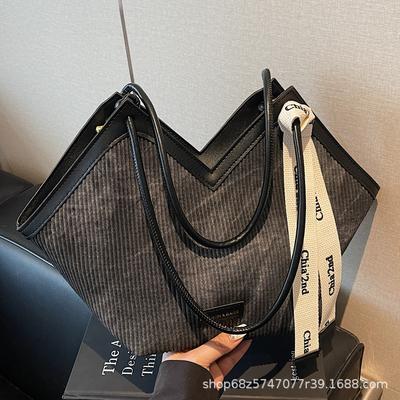 Canvas Bag 2025 New Fashion Popular Shoulder Handbag Casual Versatile Tote Bag Large Capacity Commuter Bag